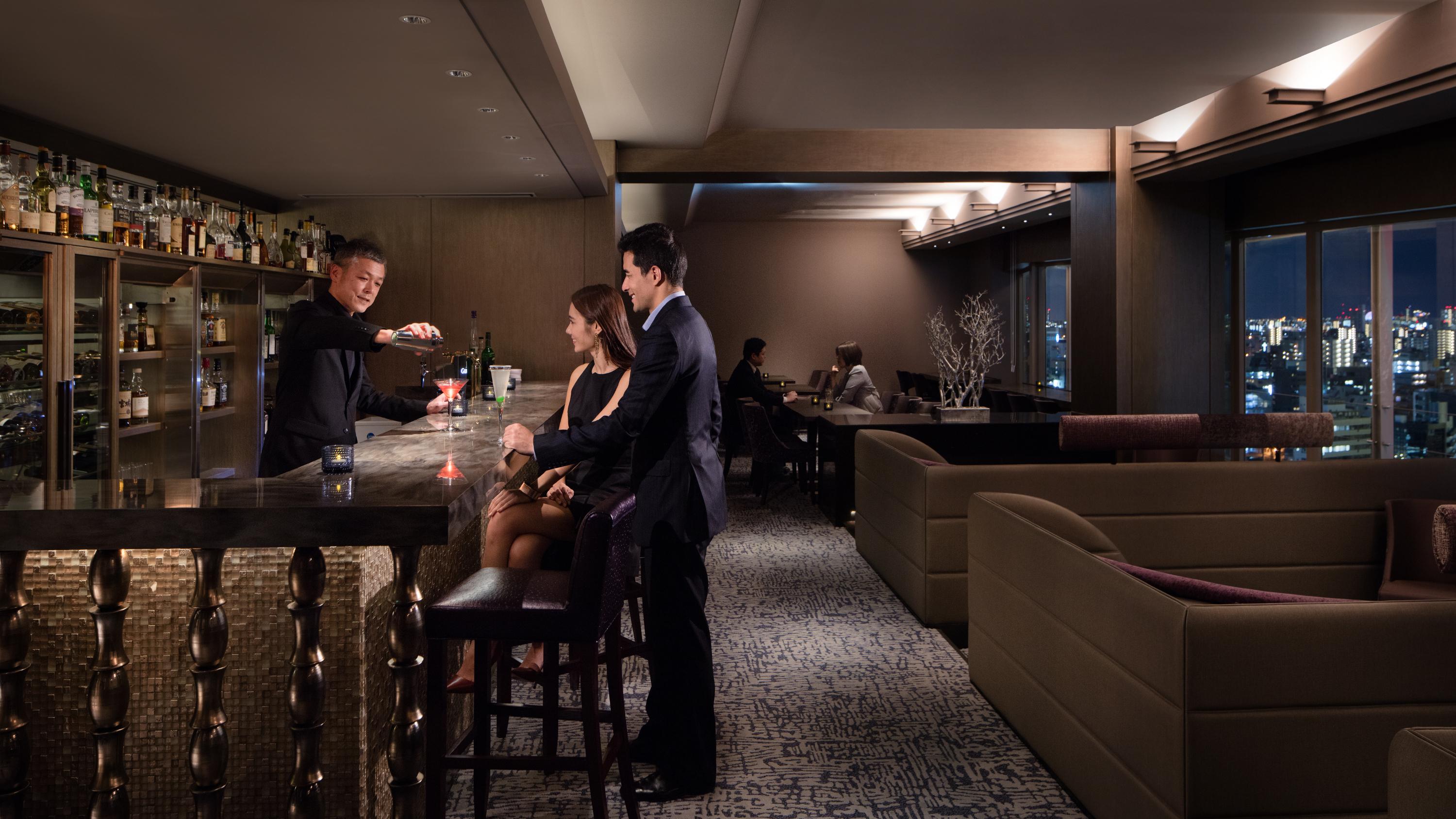 Courtyard By Marriott Shin-Osaka Station Hotel Exterior photo The bar at the club