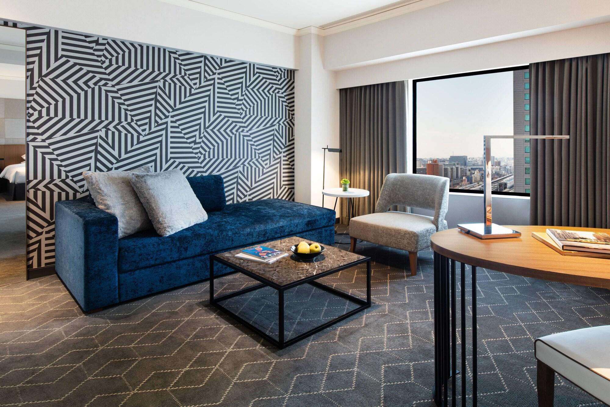 Courtyard By Marriott Shin-Osaka Station Hotel Exterior photo A suite at the hotel