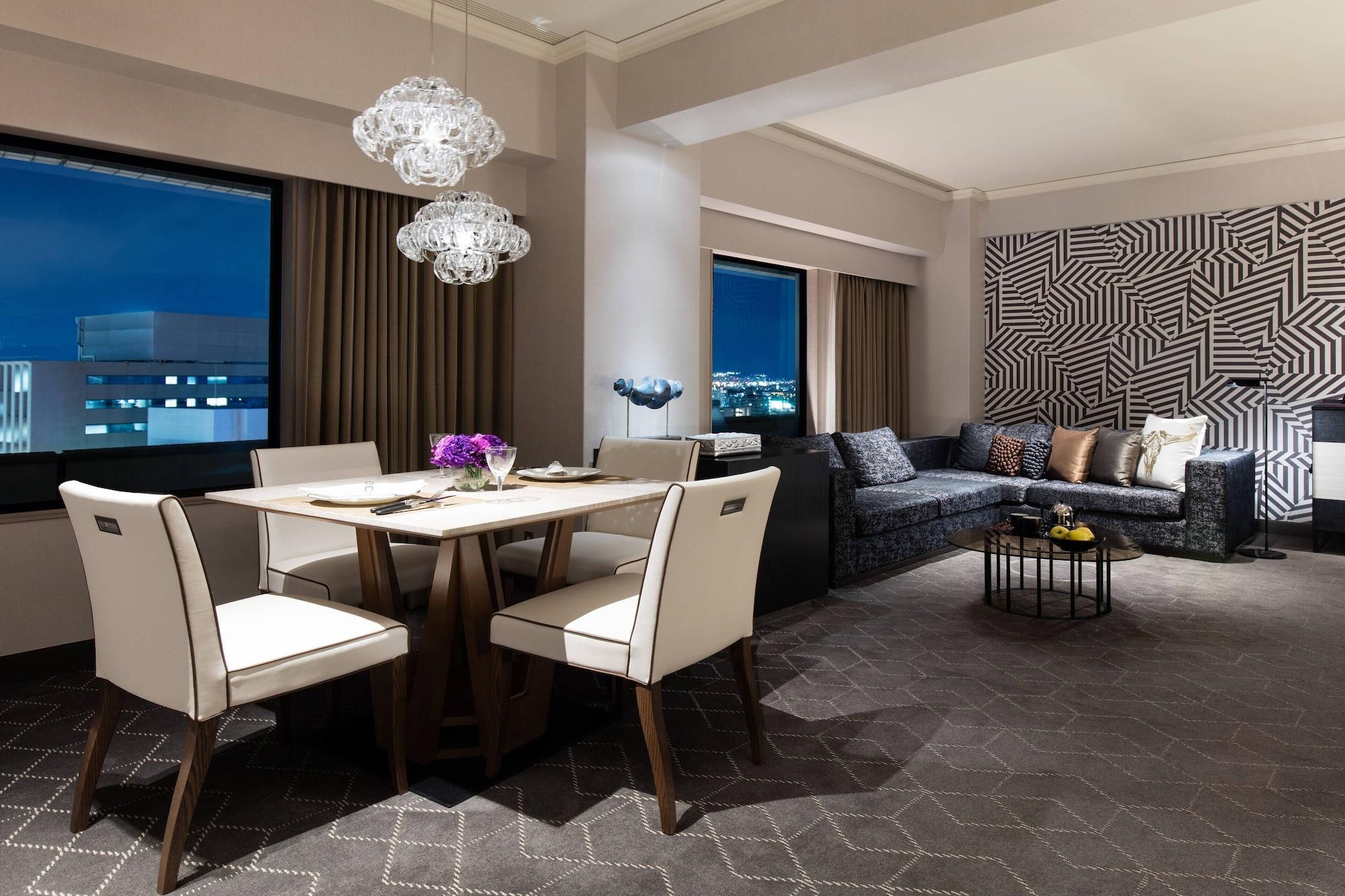 Courtyard By Marriott Shin-Osaka Station Hotel Exterior photo A suite at the hotel