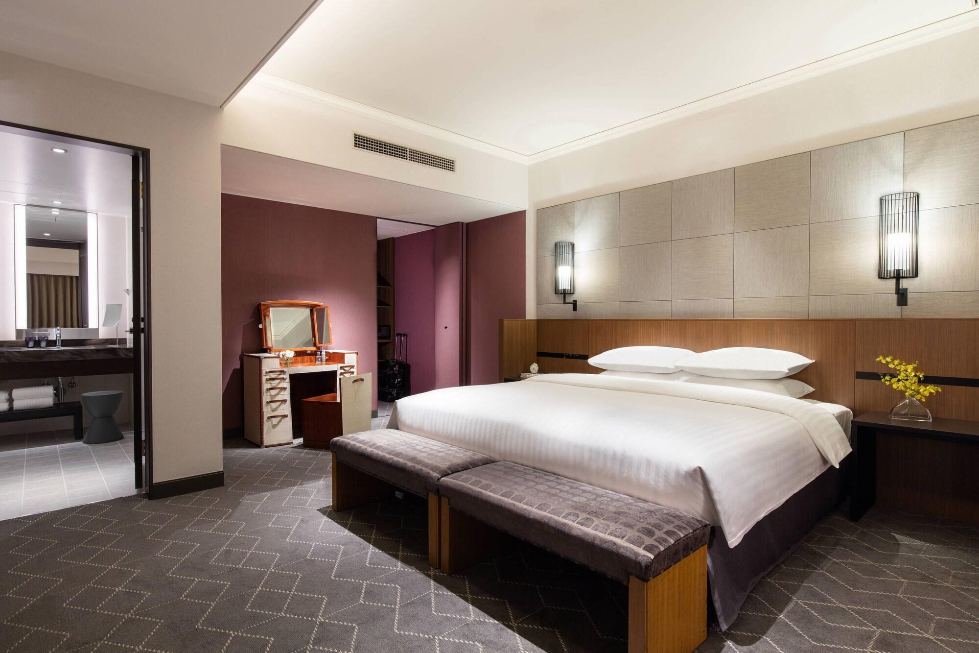 Courtyard By Marriott Shin-Osaka Station Hotel Exterior photo Deluxe Suite