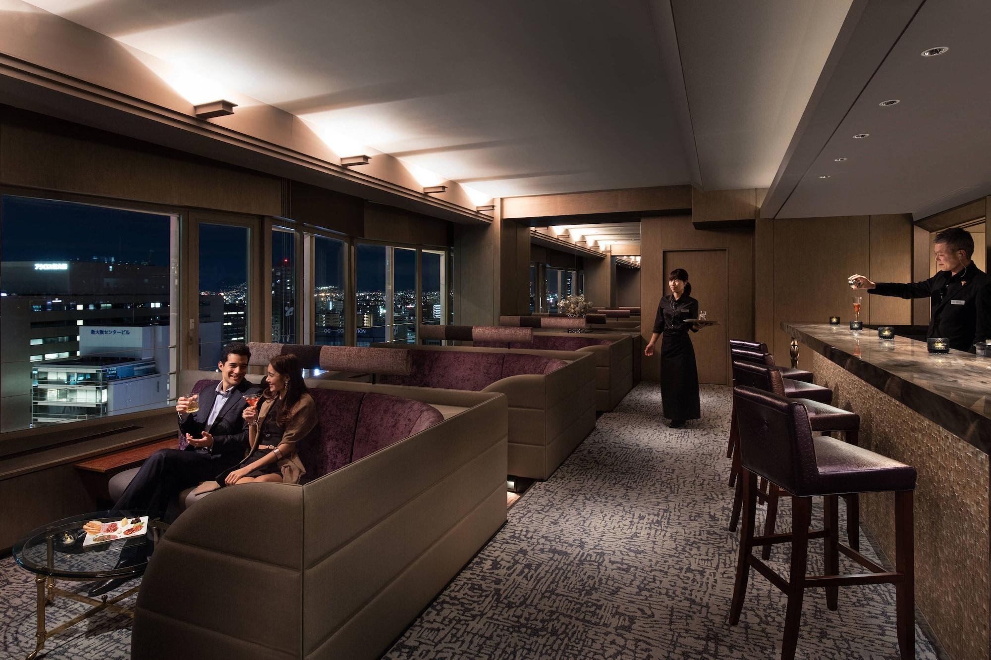 Courtyard By Marriott Shin-Osaka Station Hotel Exterior photo The Club lounge at Tokyo International Airport