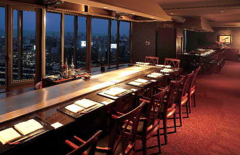 Courtyard By Marriott Shin-Osaka Station Hotel Restaurant photo The bar at the 49th floor